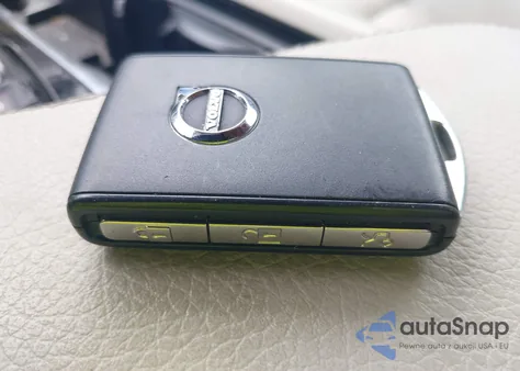 2016 Volvo Xc90 T6 Momentum z USA, uszkodzony, nr VIN YV4A22PK1G1044690